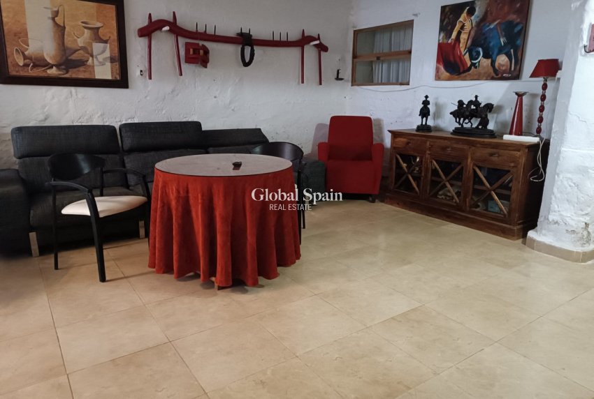 Revente - MAISON -
YECLA - Inland