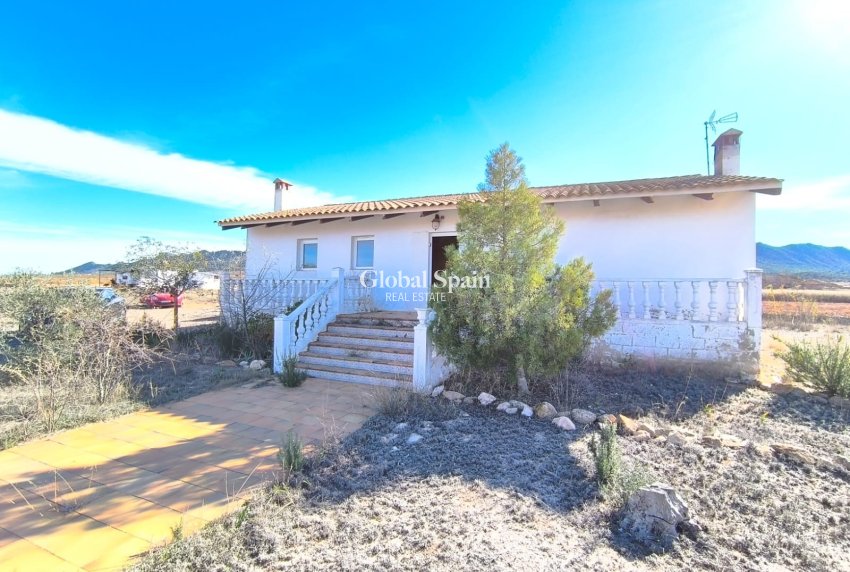 Revente - MAISON -
YECLA - Inland