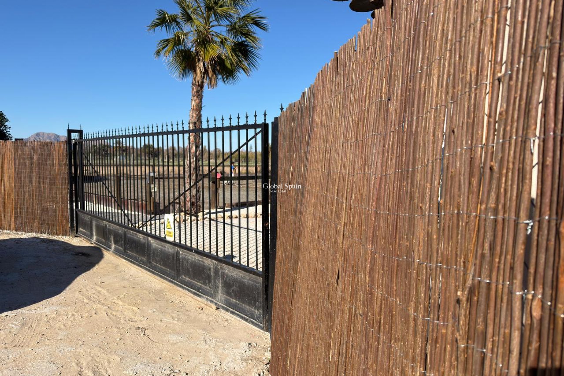 Revente - PARCELLE DE TERRAIN -
ALGORFA - Inland