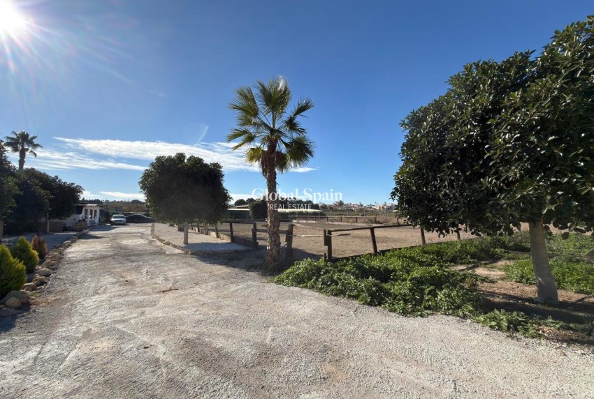 Revente - PARCELLE DE TERRAIN -
ALGORFA - Inland