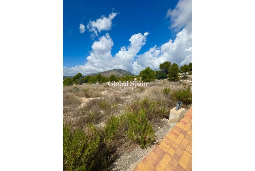 Revente - PARCELLE DE TERRAIN -
FINESTRAT - Costa Blanca