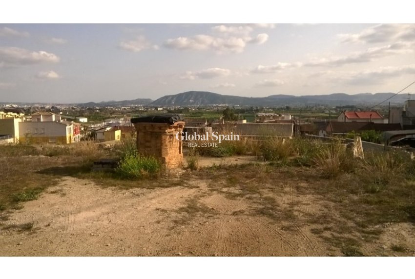 Revente - PARCELLE DE TERRAIN -
ORIHUELA - Inland