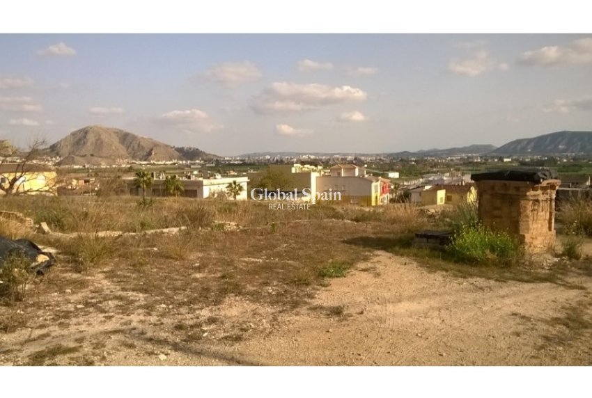 Revente - PARCELLE DE TERRAIN -
ORIHUELA - Inland