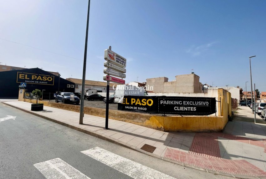 Revente - PARCELLE DE TERRAIN -
ROJALES - Inland