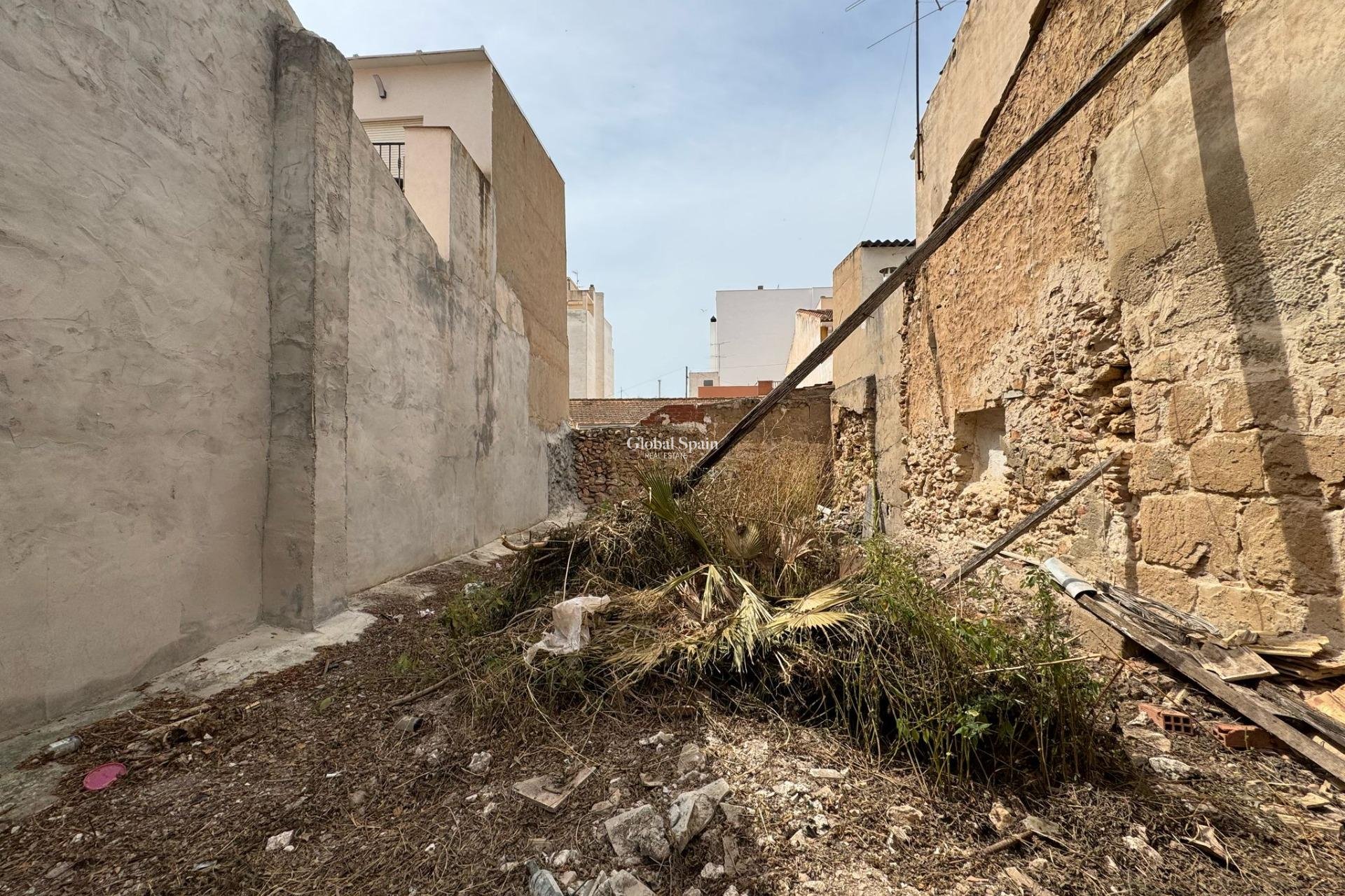 Revente - PARCELLE DE TERRAIN -
TORREVIEJA - Centro