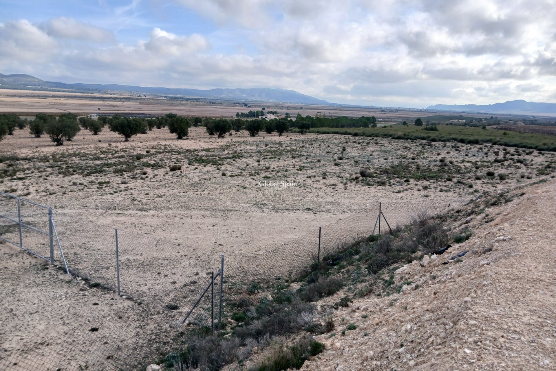 Revente - PARCELLE DE TERRAIN -
YECLA - Inland