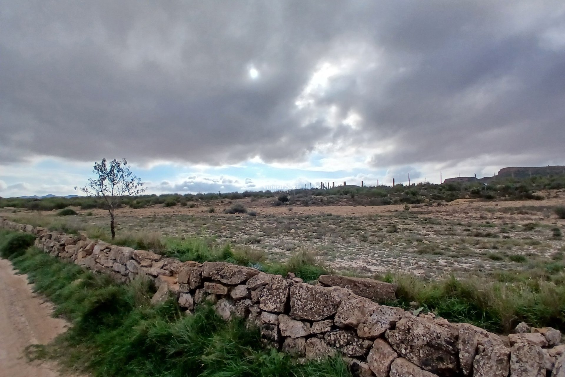 Revente - PARCELLE DE TERRAIN -
YECLA - Inland