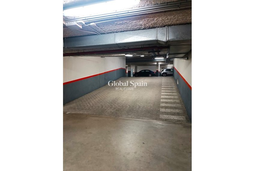 Revente - Parking Space / Garage -
VILLAJOYOSA - Cala de Villajoyosa