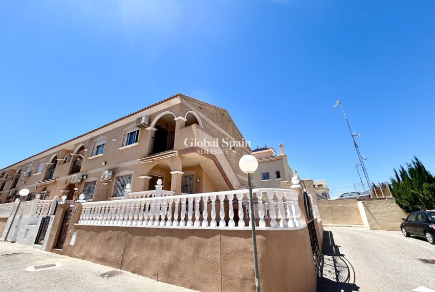 Revente - PENTHOUSE -
LA ZENIA - Costa Blanca