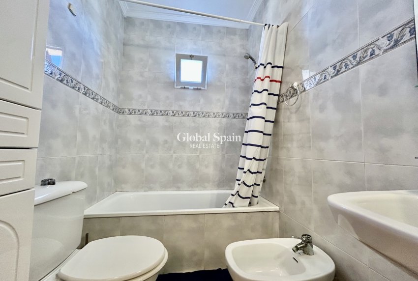 Revente - PENTHOUSE -
LA ZENIA - Costa Blanca