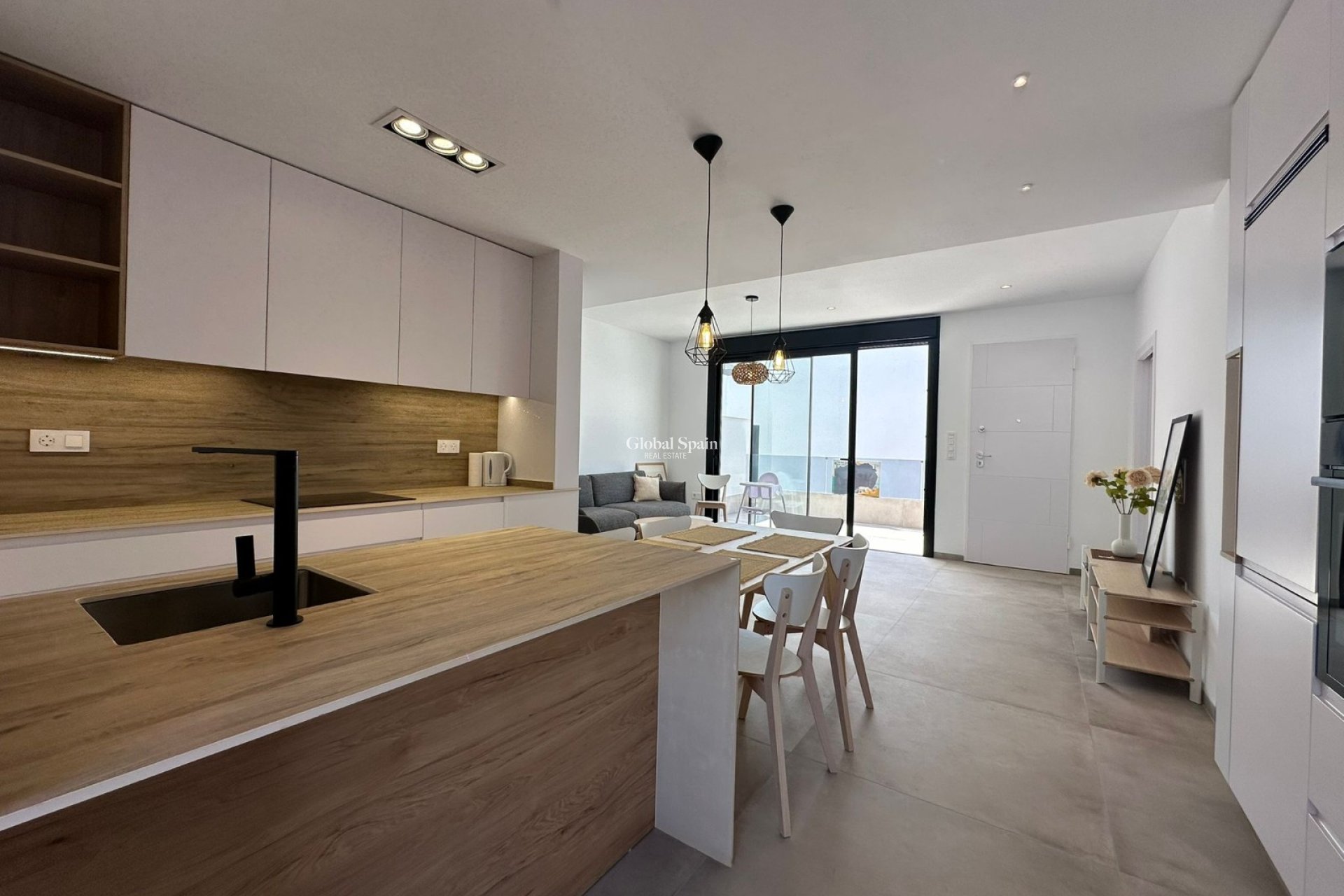 Revente - PENTHOUSE -
LO PAGÁN