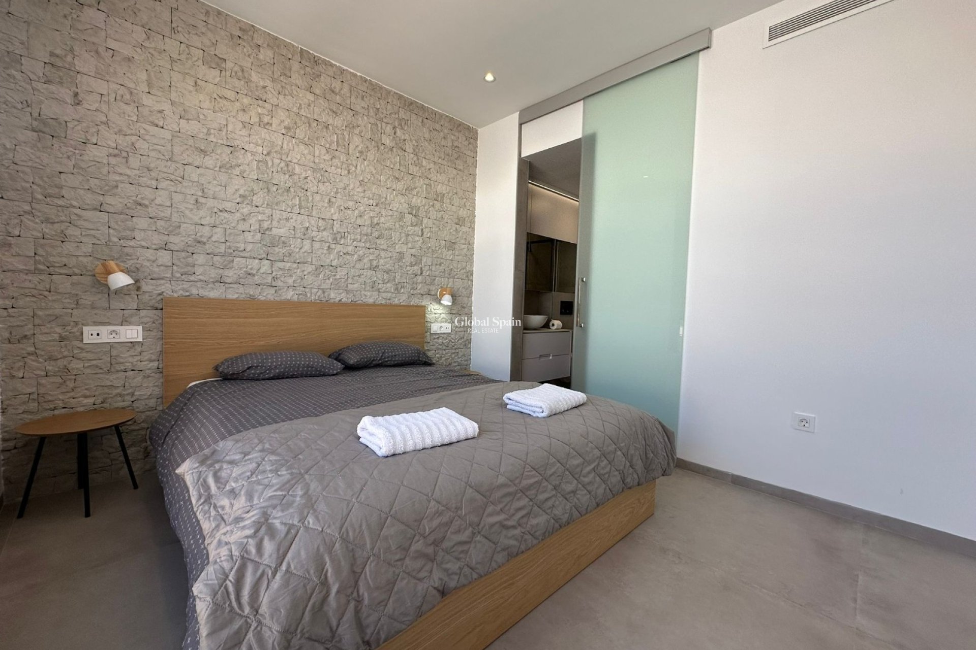 Revente - PENTHOUSE -
LO PAGÁN