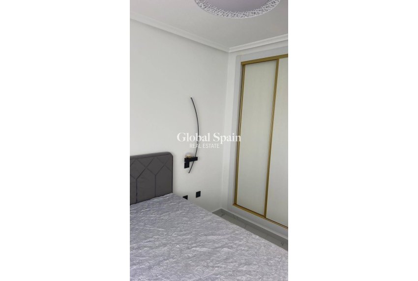 Revente - PENTHOUSE -
ORIHUELA COSTA - La Zenia