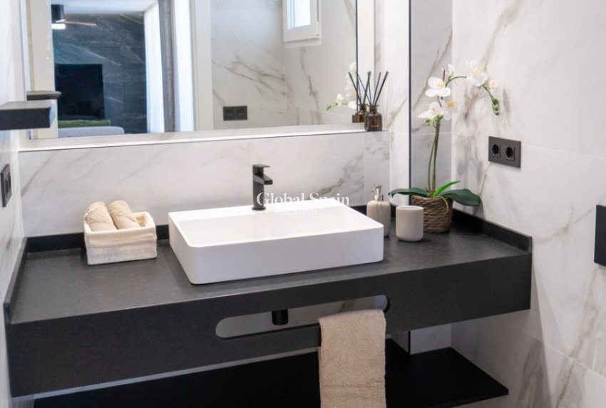 Revente - PENTHOUSE -
ORIHUELA COSTA - La Zenia