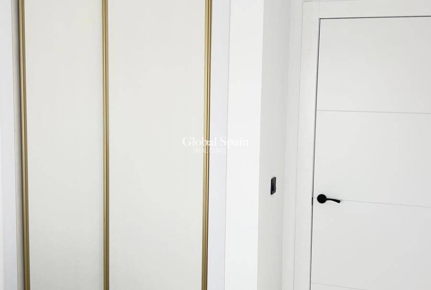 Revente - PENTHOUSE -
ORIHUELA COSTA - La Zenia