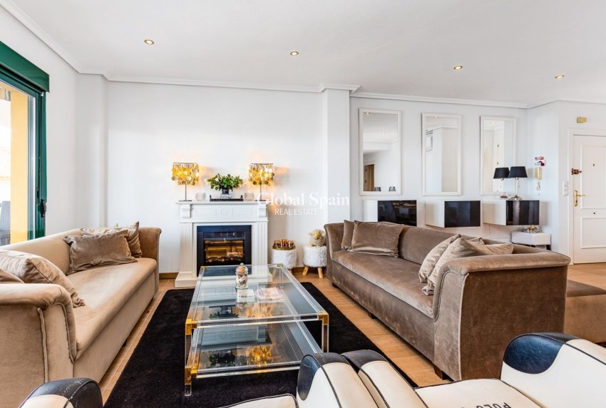 Revente - PENTHOUSE -
ORIHUELA COSTA - Lomas de Campoamor