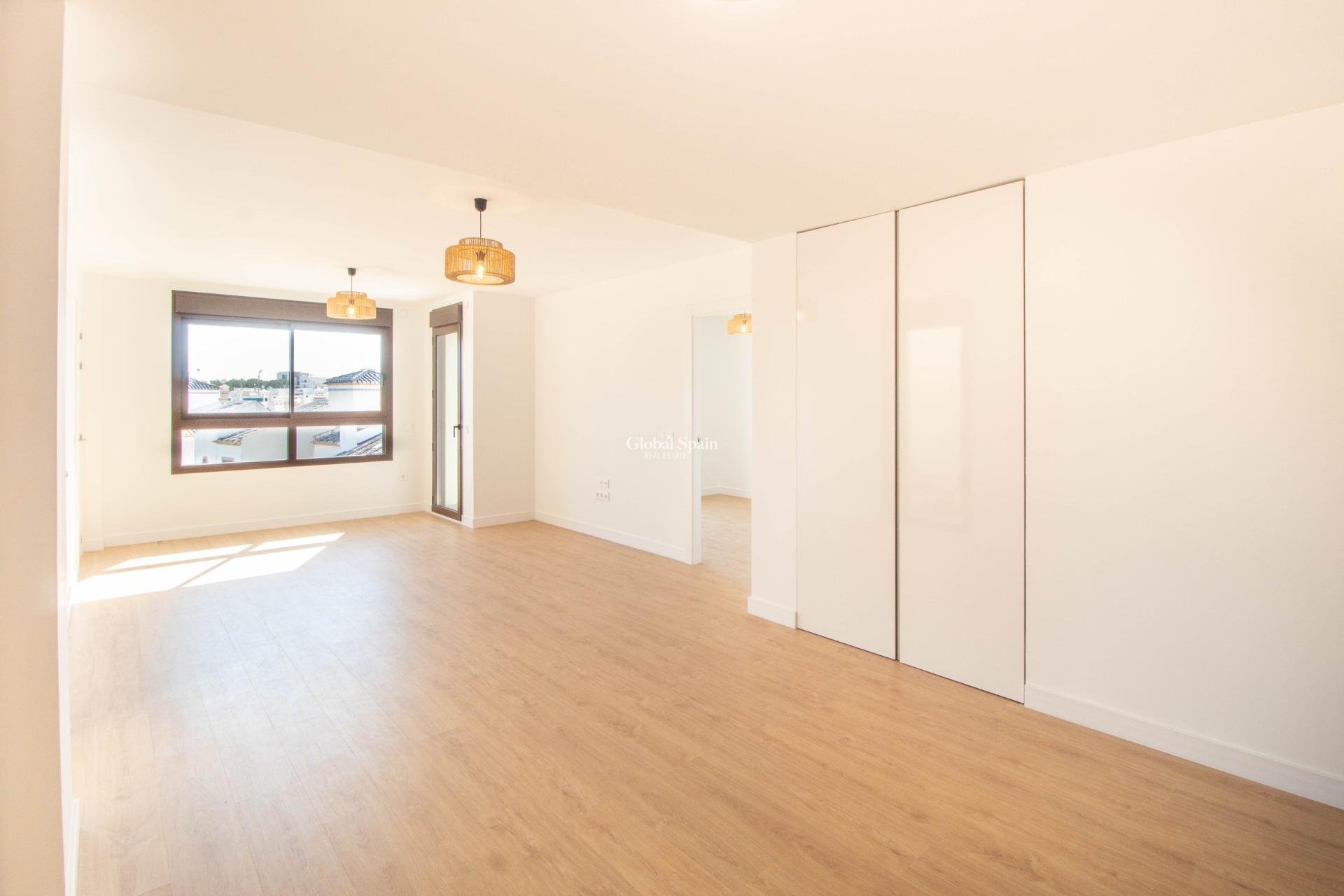 Revente - Penthouse -
ORIHUELA COSTA - VILLAMARTÍN