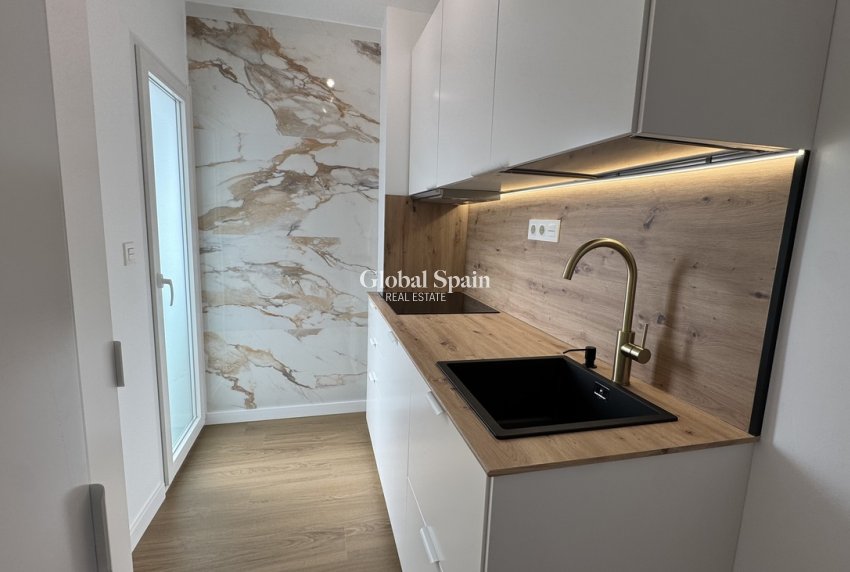 Revente - PENTHOUSE -
PUNTA PRIMA - Costa Blanca