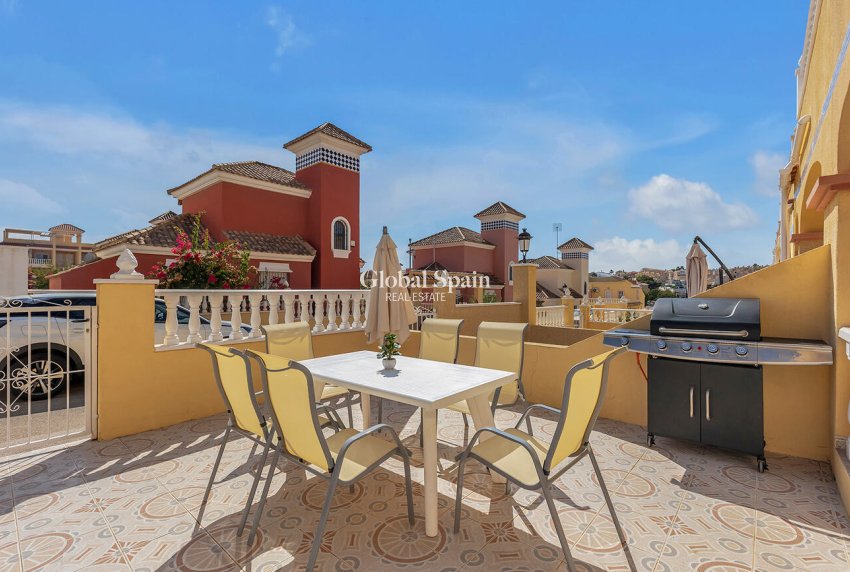 Revente - Penthouse semi-détaché -
ORIHUELA COSTA - Costa Blanca