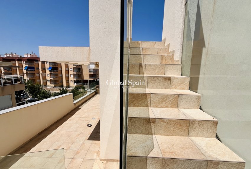 Revente - PENTHOUSE -
TORRE DE LA HORADADA - Costa Blanca