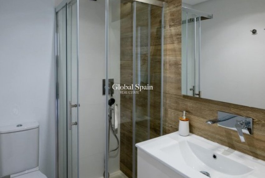 Revente - PENTHOUSE -
TORRE DE LA HORADADA - Costa Blanca