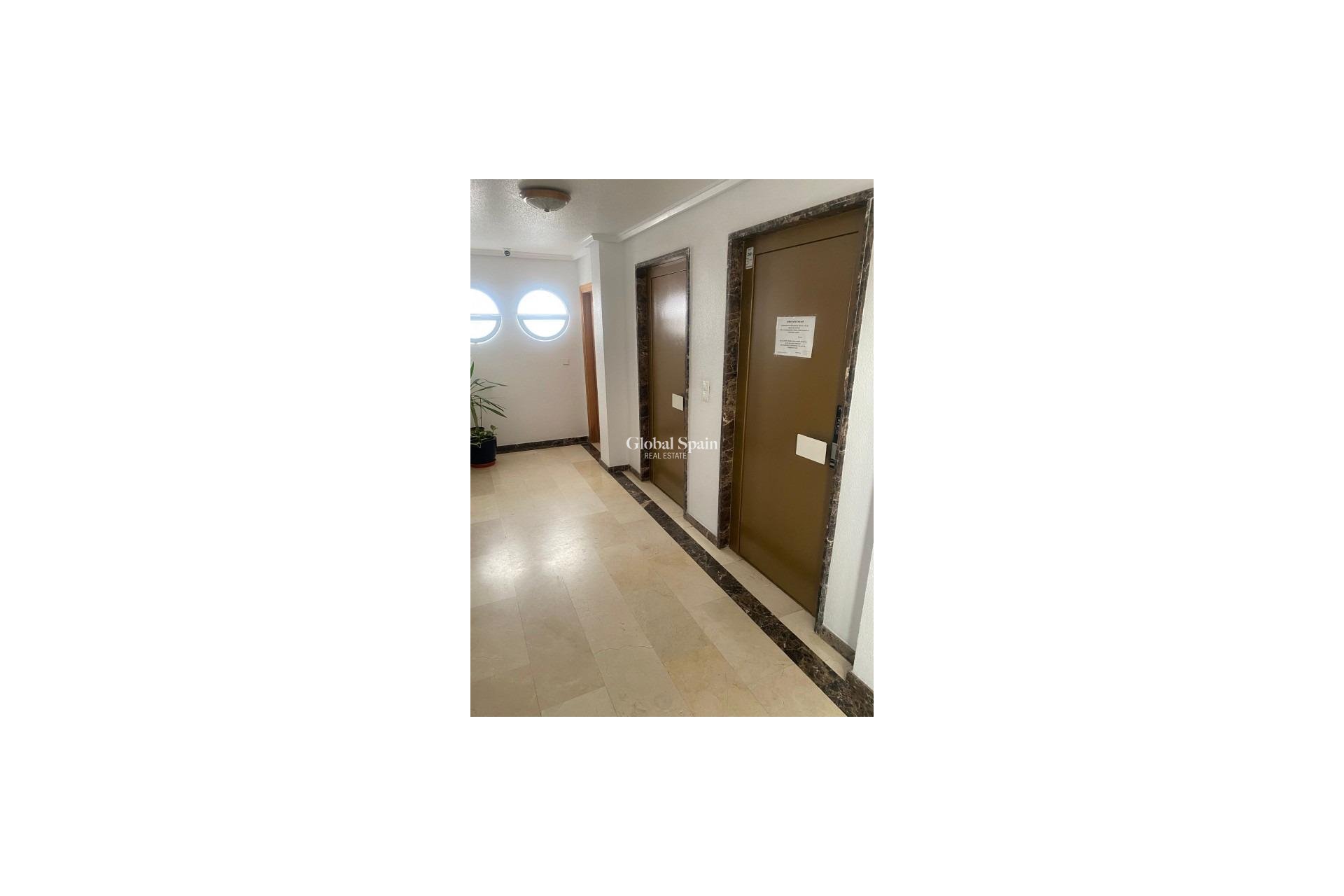 Revente - Penthouse -
TORREVIEJA - Center