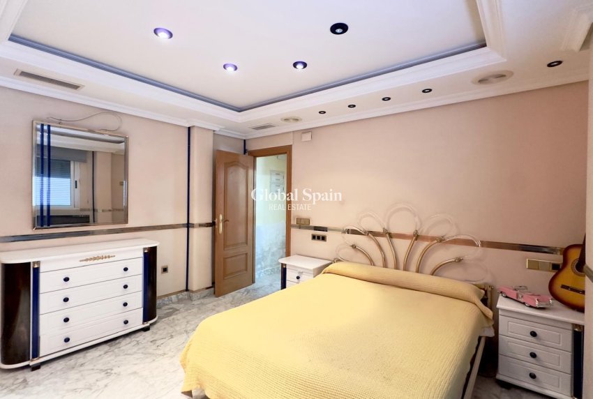 Revente - PENTHOUSE -
TORREVIEJA - Center