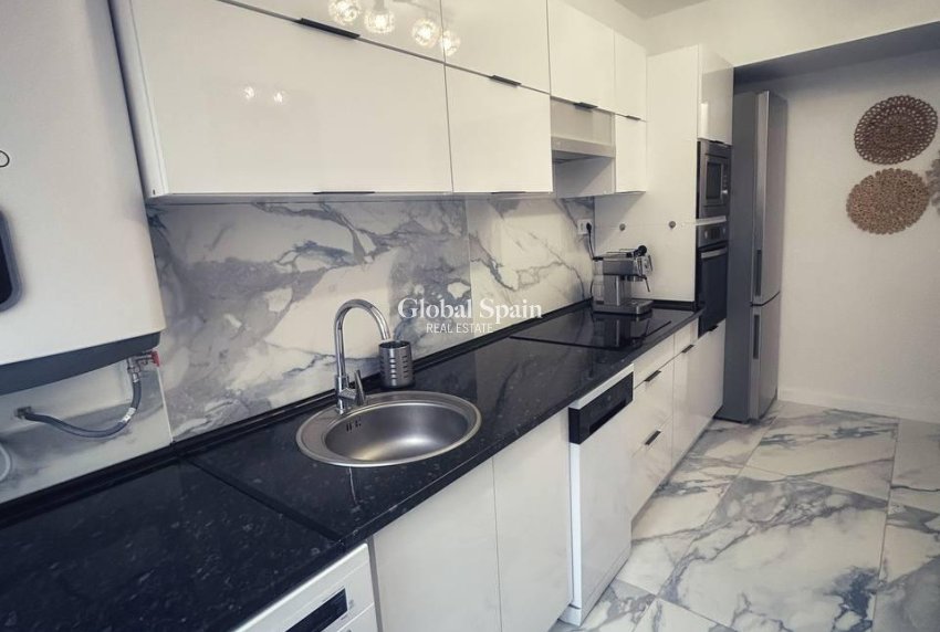 Revente - PENTHOUSE -
TORREVIEJA - Center
