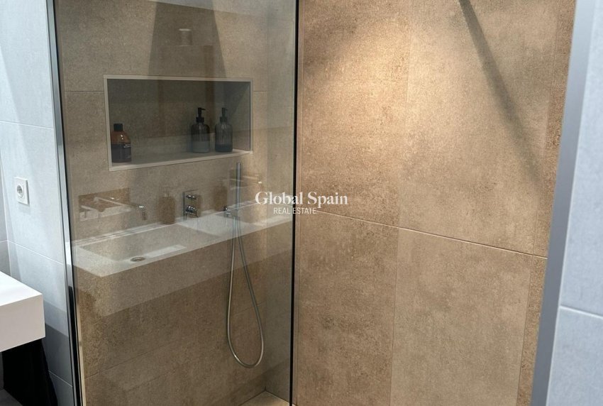 Revente - PENTHOUSE -
TORREVIEJA - El Acequión - Los Náufragos