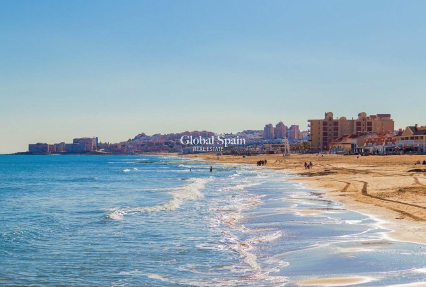Revente - PENTHOUSE -
TORREVIEJA - La Mata pueblo
