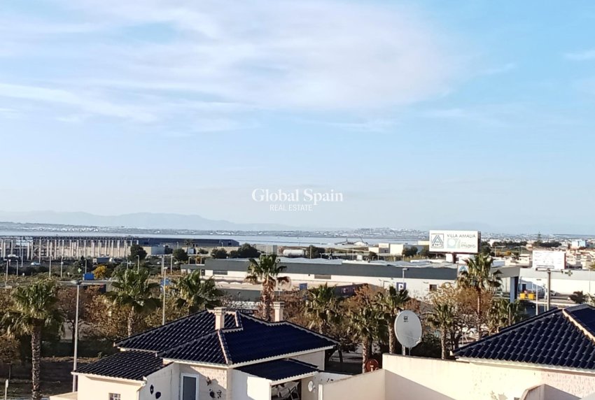 Revente - PENTHOUSE -
TORREVIEJA - La Veleta