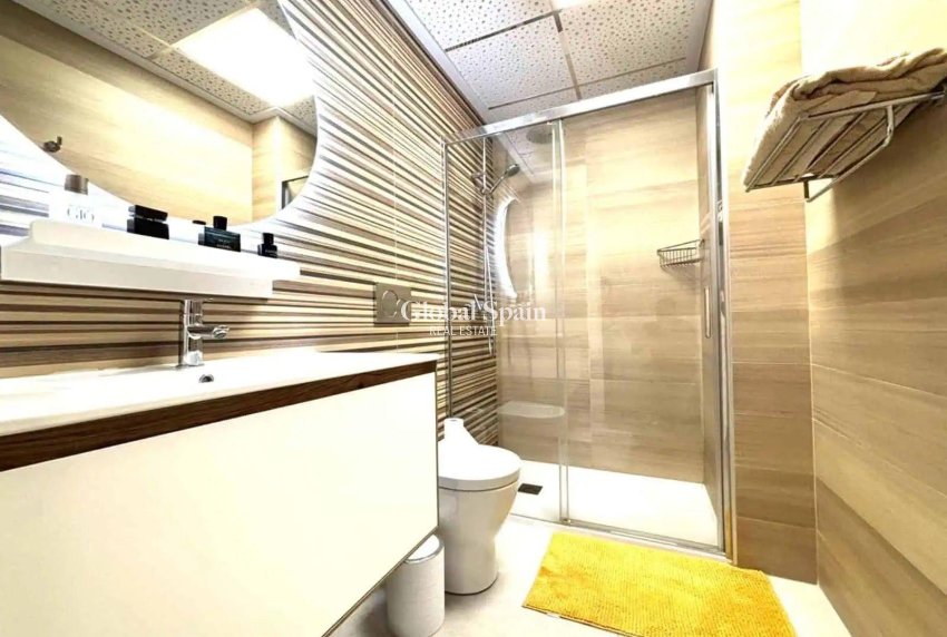 Revente - PENTHOUSE -
TORREVIEJA - Las Piscinas Naturales