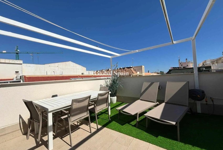 Revente - PENTHOUSE -
TORREVIEJA - Las Piscinas Naturales