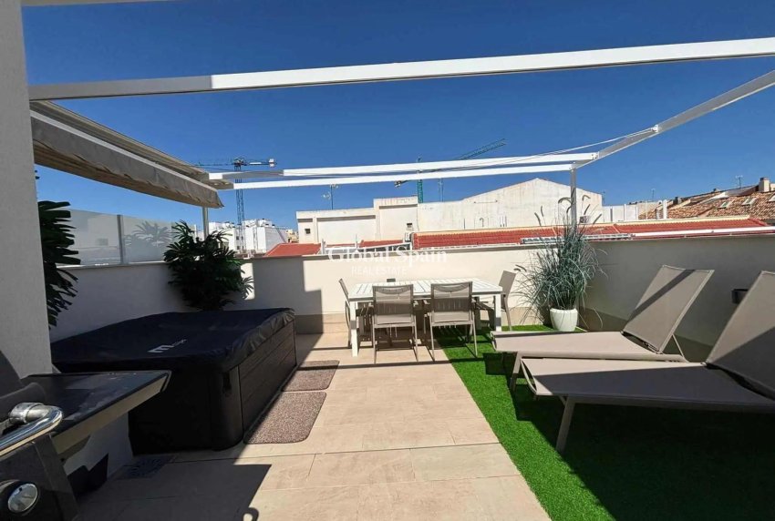 Revente - PENTHOUSE -
TORREVIEJA - Las Piscinas Naturales