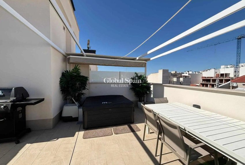 Revente - PENTHOUSE -
TORREVIEJA - Las Piscinas Naturales