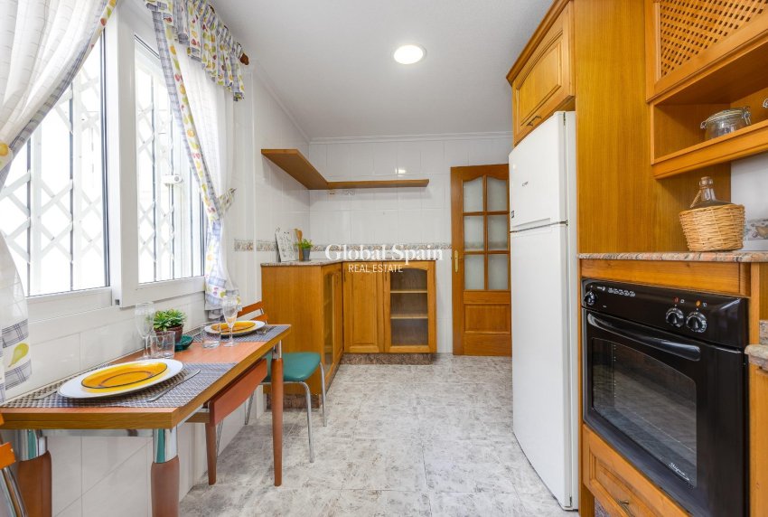 Revente - PENTHOUSE -
TORREVIEJA - Paseo maritimo