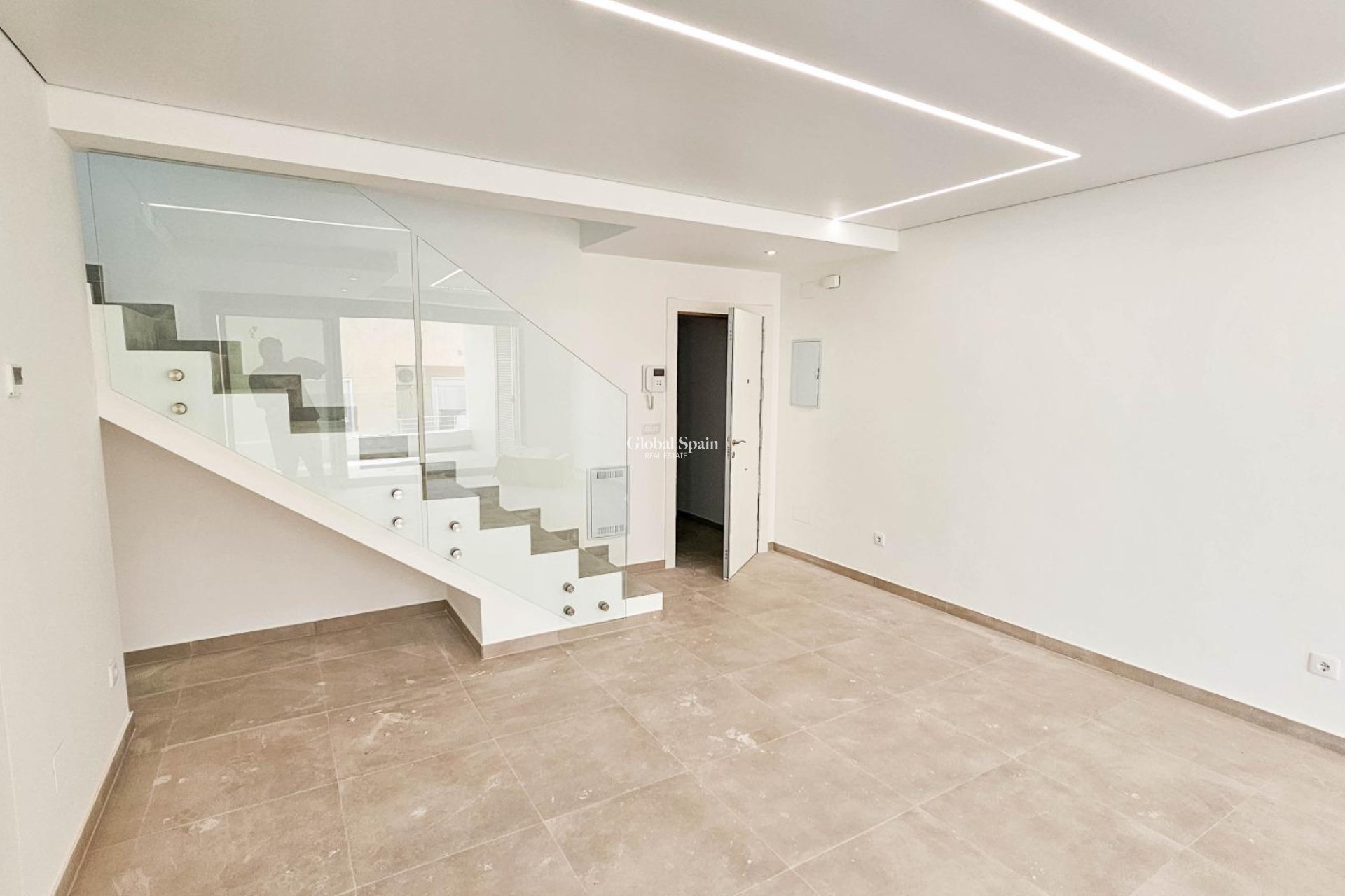 Revente - PENTHOUSE -
TORREVIEJA - Paseo maritimo