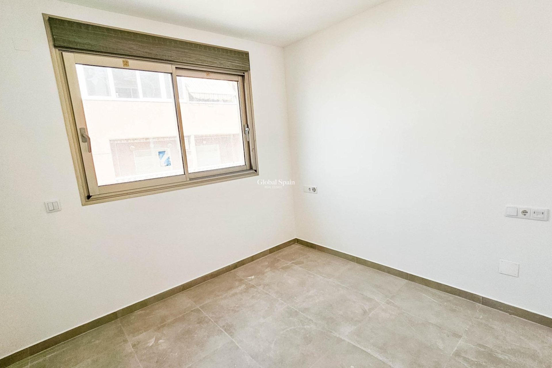 Revente - PENTHOUSE -
TORREVIEJA - Paseo maritimo