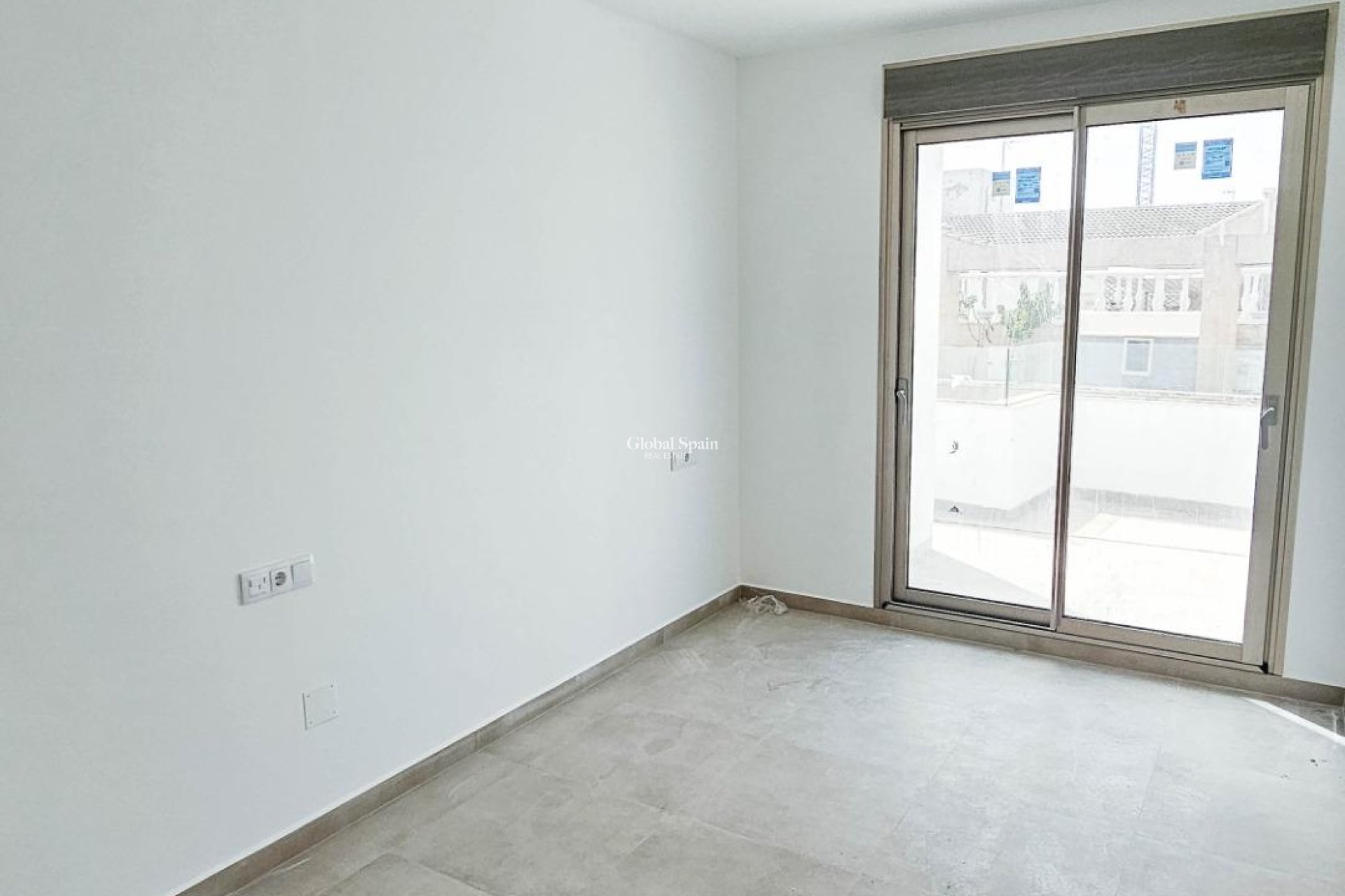 Revente - PENTHOUSE -
TORREVIEJA - Paseo maritimo