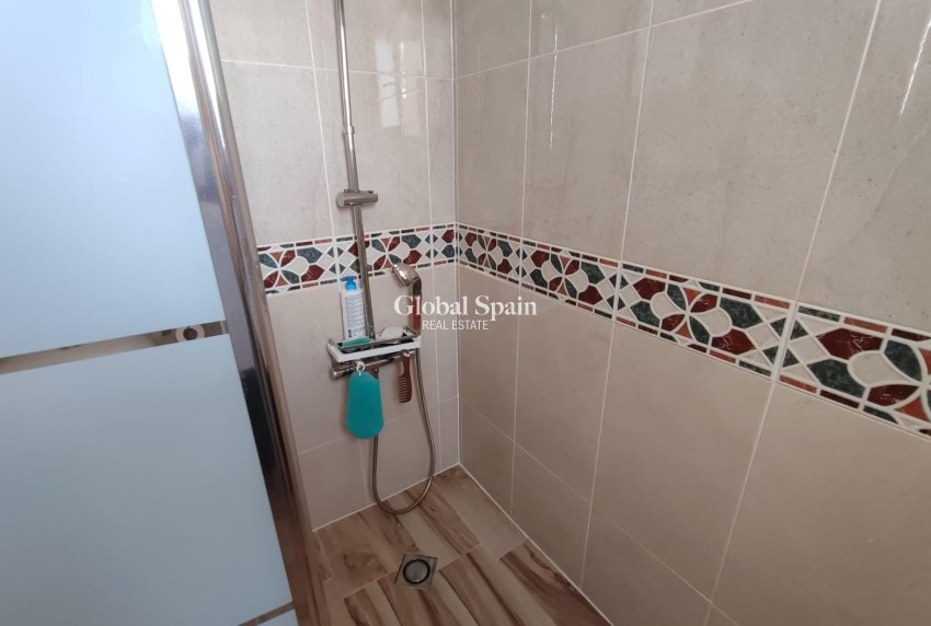 Revente - PENTHOUSE -
TORREVIEJA - Paseo maritimo