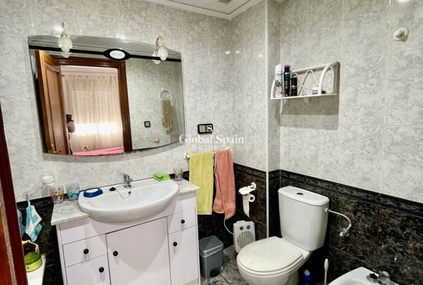 Revente - PENTHOUSE -
TORREVIEJA - Playa de cura