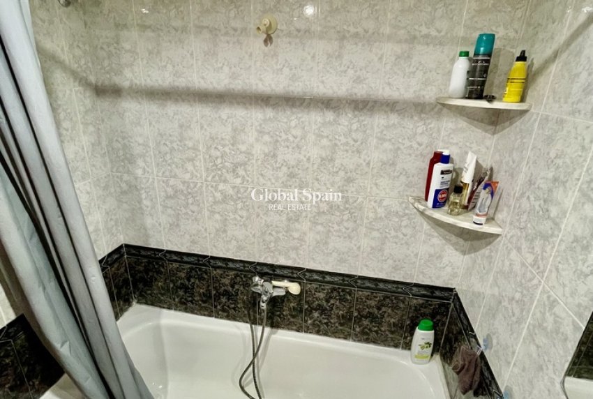 Revente - PENTHOUSE -
TORREVIEJA - Playa de cura
