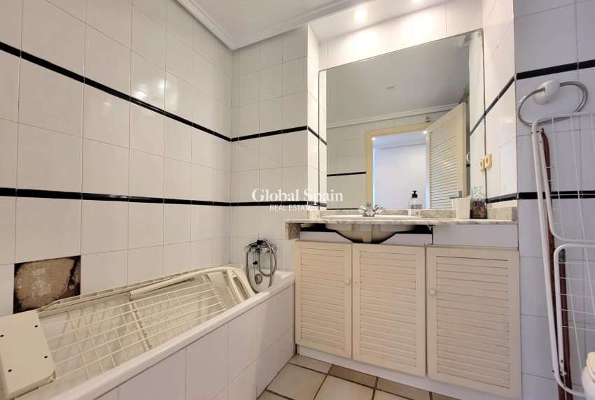 Revente - PENTHOUSE -
TORREVIEJA - Playa De La Mata