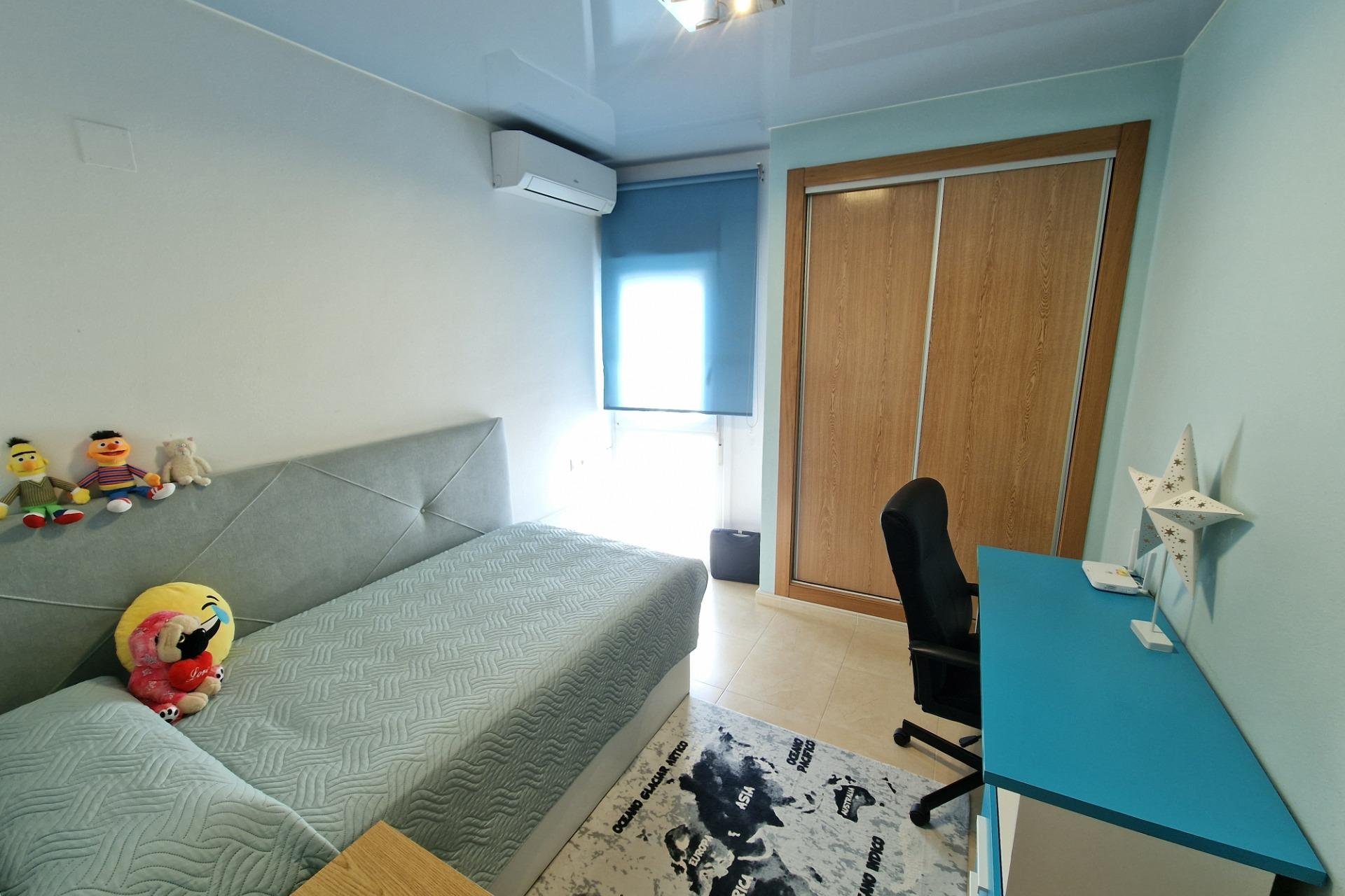 Revente - PENTHOUSE -
TORREVIEJA - Playa de los Locos