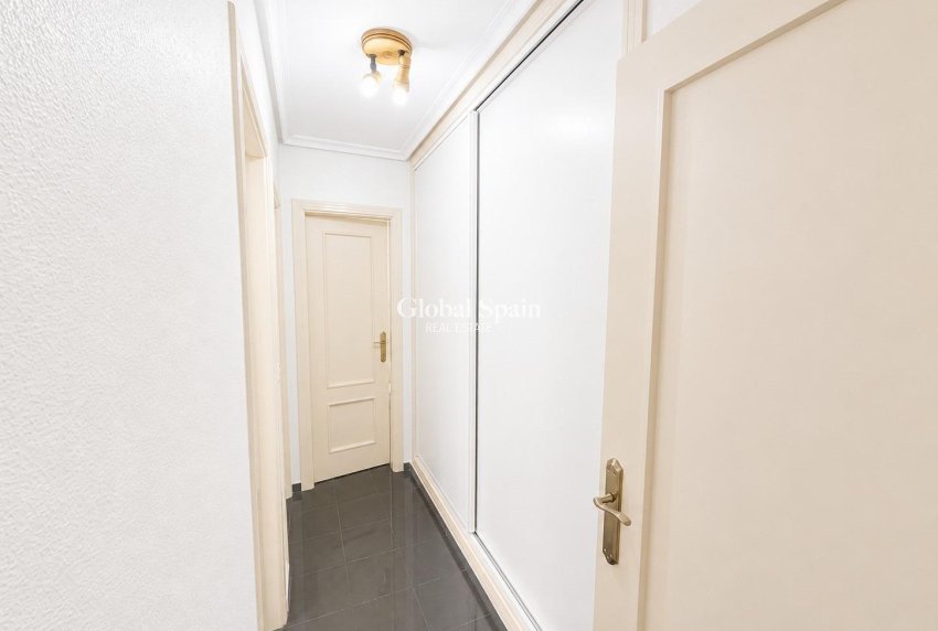 Revente - PENTHOUSE -
TORREVIEJA - Playa de los locos