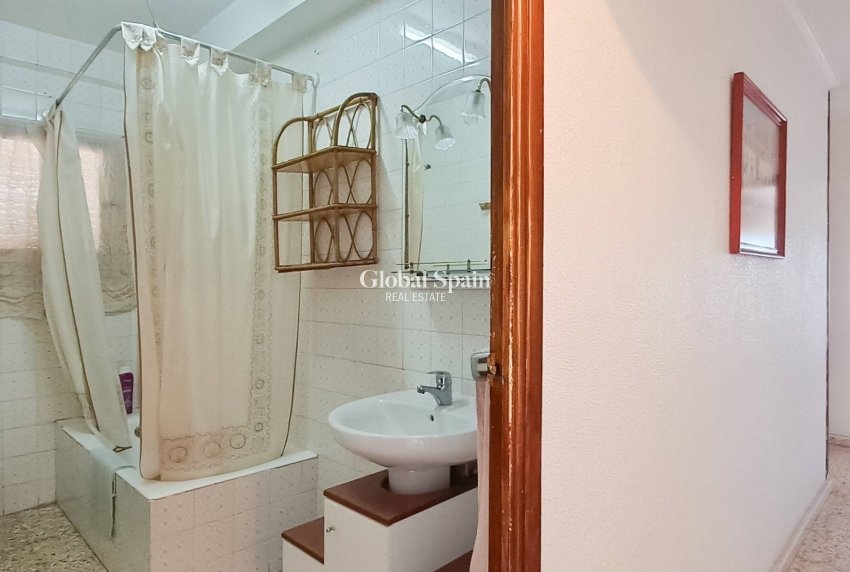 Revente - PENTHOUSE -
TORREVIEJA - Playa De Los Náufragos