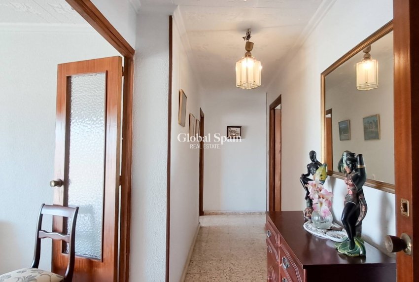 Revente - PENTHOUSE -
TORREVIEJA - Playa De Los Náufragos