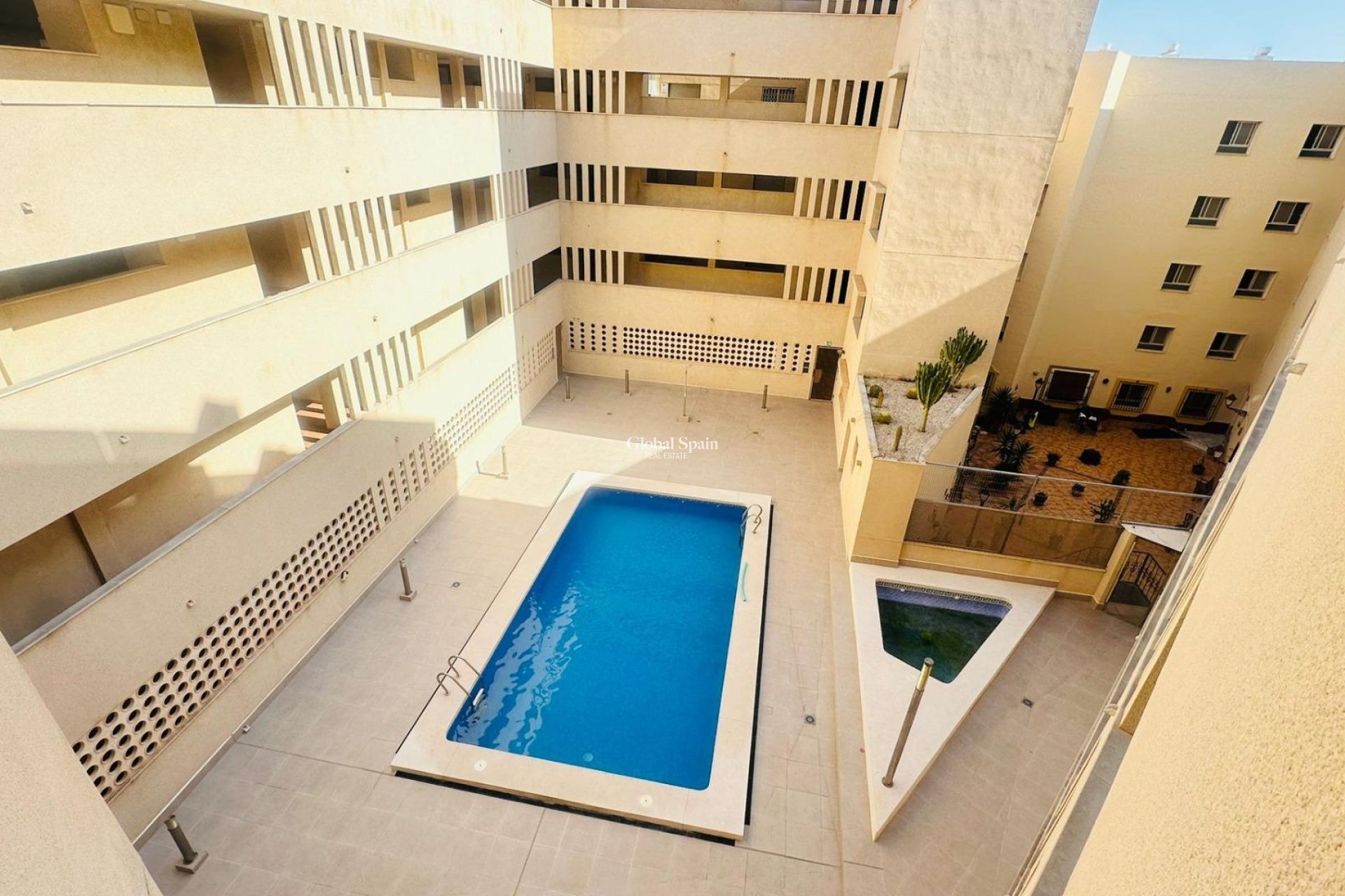 Revente - PENTHOUSE -
TORREVIEJA - Playa del Cura