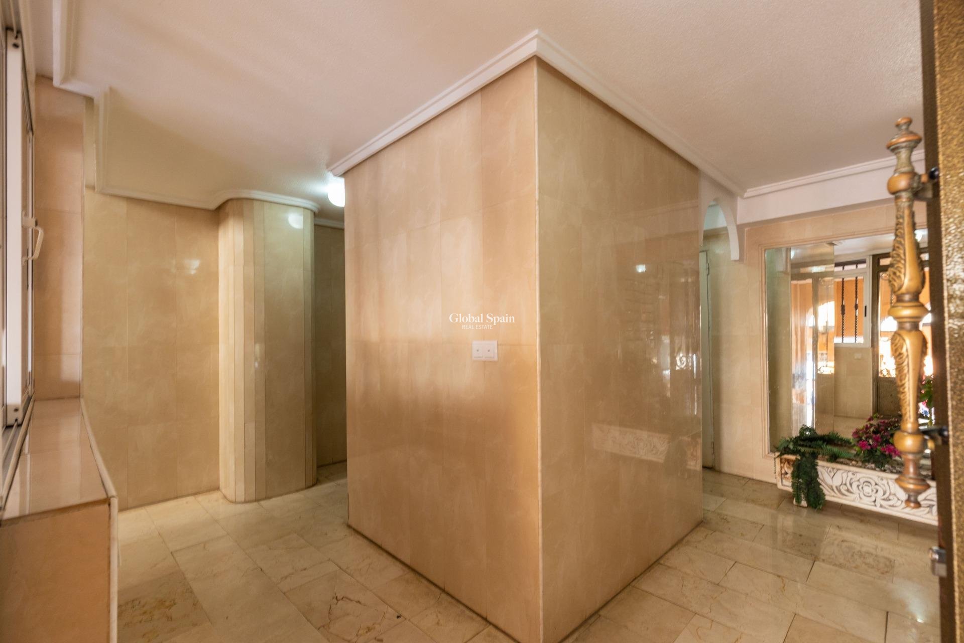 Revente - PENTHOUSE -
TORREVIEJA - Playa del cura