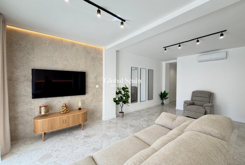 Revente - PENTHOUSE -
TORREVIEJA - Playa del Cura
